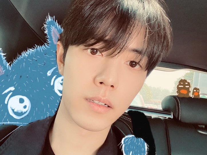 肖战|为啥说肖战对居中执念严重？看清他日常小动作后，瞬间明白啦