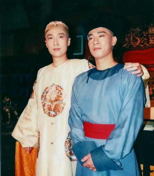 包租婆|无法重拍的瞬间：年轻的包租婆美到惊艳，图9骑摩托车的蔡明长发飘飘