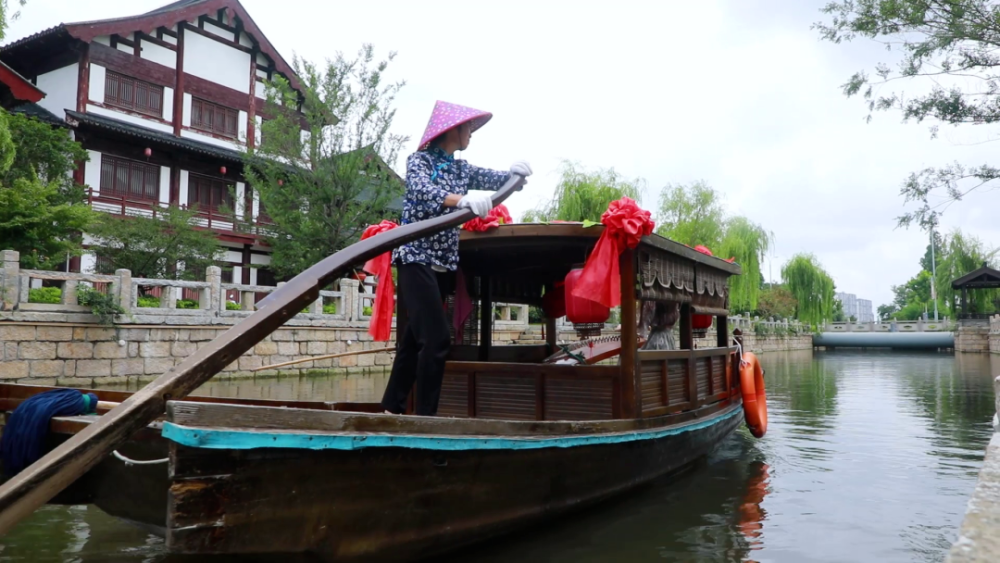 "我是景区的好船娘,土生土长在水乡.