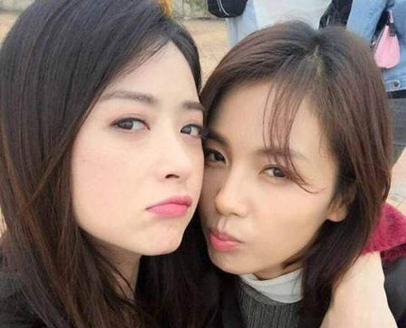 蒋欣|蒋欣算不算业界奇迹，新照曝光比自己助理还壮，却凭演技戏约不断