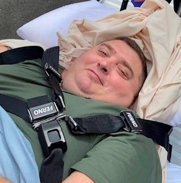 车祸|男子车祸后给妻儿留下告别录音，双腿截肢康复后又和妻子染上新冠