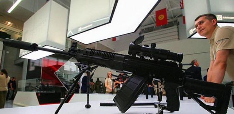 战斗民族装备突击机枪,95发弹鼓专治火力不足焦虑症,还配消音器