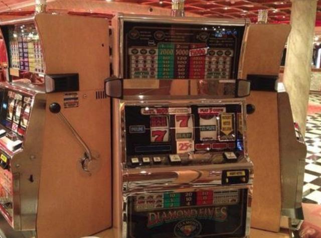 俄罗斯下岗数学教授,破解老虎机算法,直接横扫全球赌场