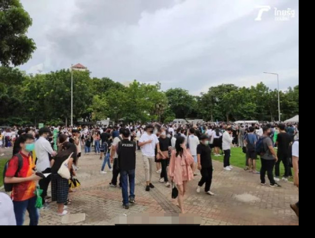 泰国名校学生大规模示威集会 事情越闹越不对劲 校方紧急 刹车 法政大学 泰国 时政 巴育 推特
