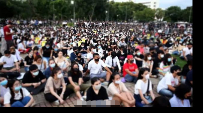 法政大学|泰国名校学生大规模示威集会！事情越闹越不对劲，校方紧急“刹车”！