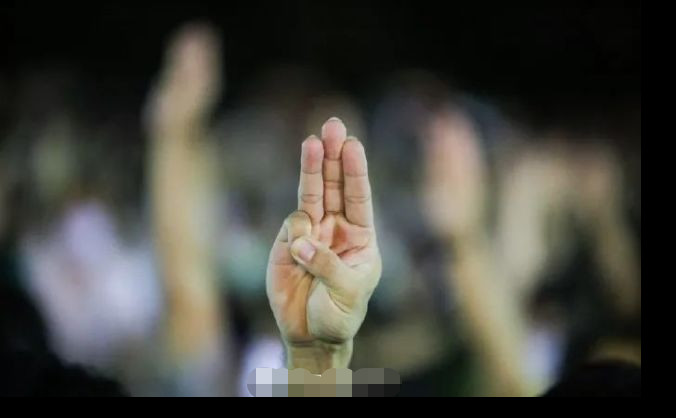 法政大学|泰国名校学生大规模示威集会！事情越闹越不对劲，校方紧急“刹车”！