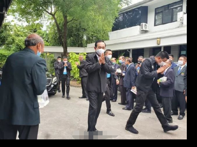 法政大学|泰国名校学生大规模示威集会！事情越闹越不对劲，校方紧急“刹车”！