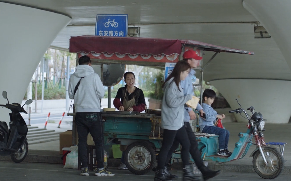 三十而已|《三十而已》：葱油饼一家幸福生活是骗局，现实中都想活成顾佳