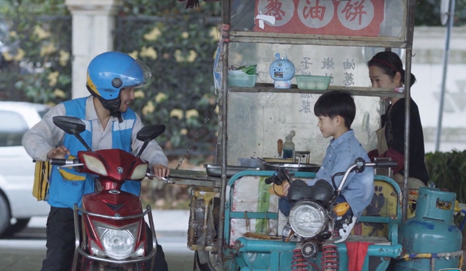 三十而已|《三十而已》：葱油饼一家幸福生活是骗局，现实中都想活成顾佳