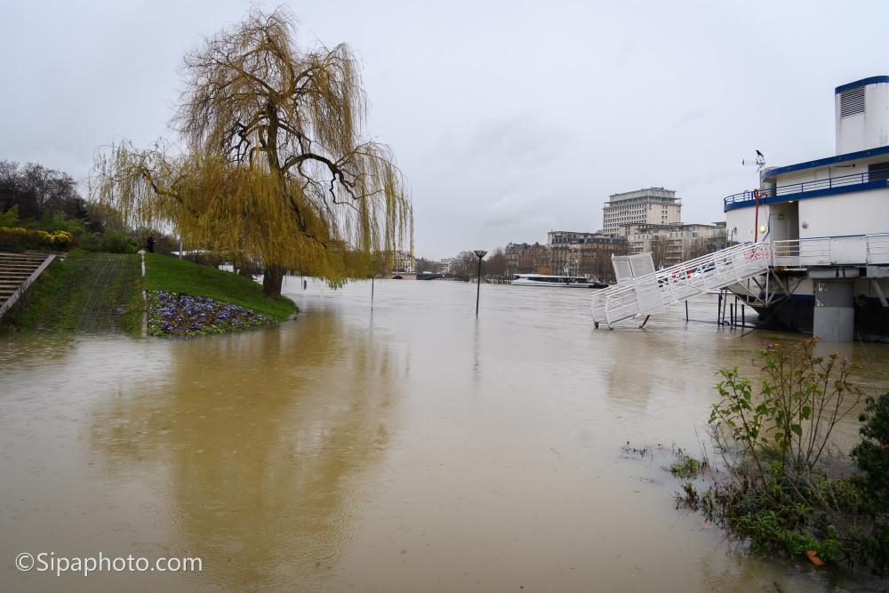 未成年人|一家11口睡梦中被洪水侵袭全身亡，其中有9名未成年人