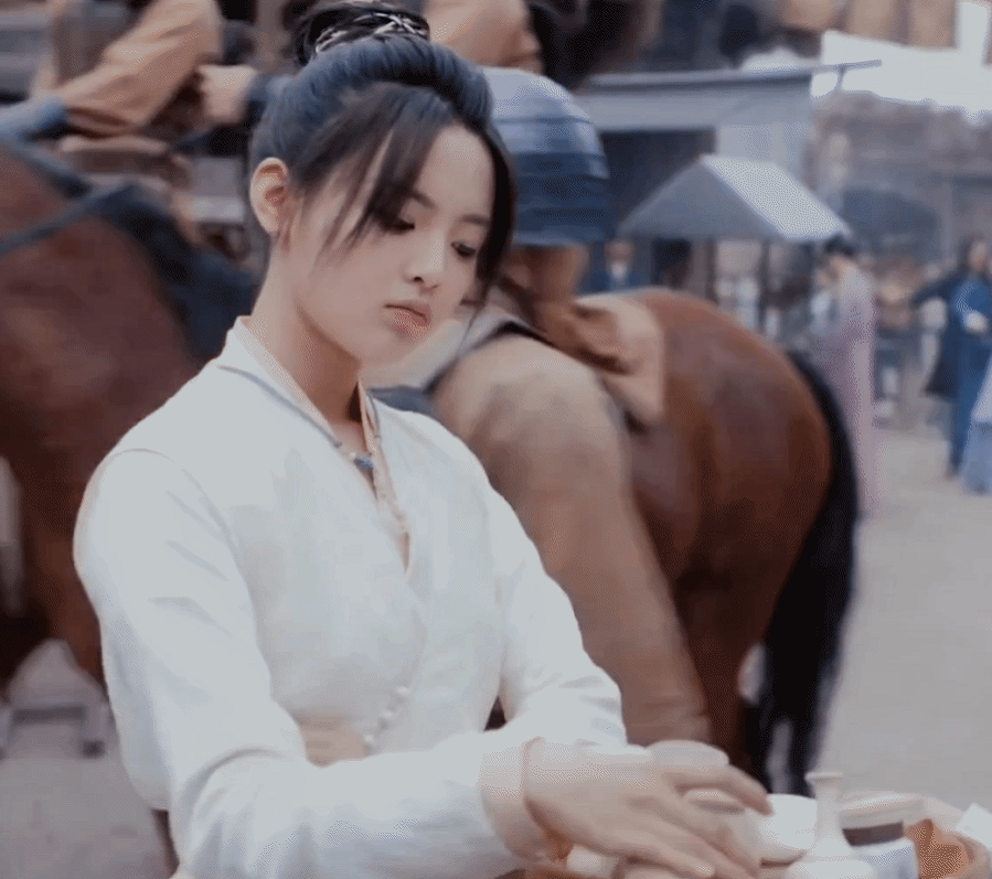 且听凤鸣|《且听凤鸣》开播即火，杨超越演技却引争议，粉丝评价很客观