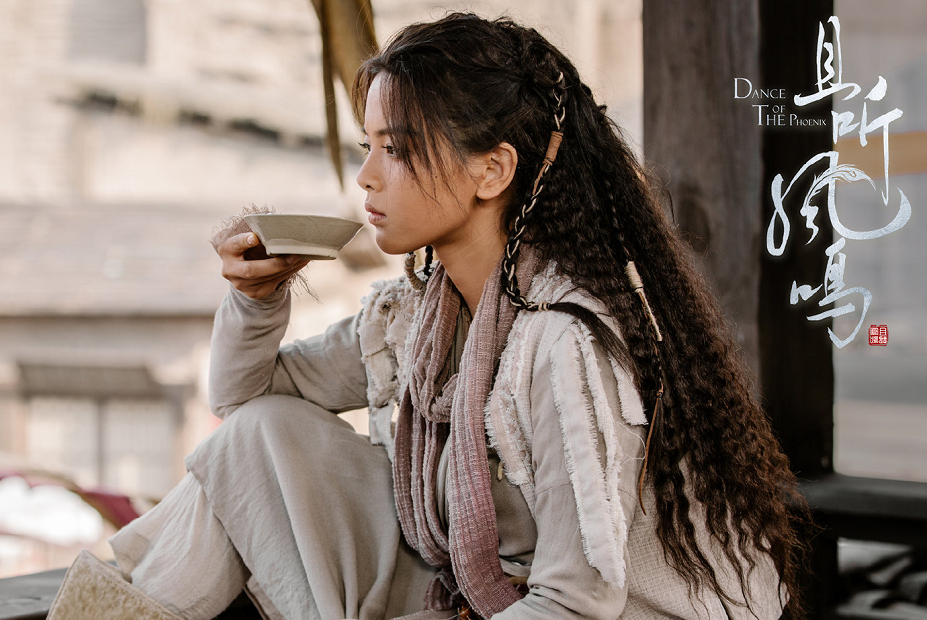 且听凤鸣|《且听凤鸣》开播即火，杨超越演技却引争议，粉丝评价很客观