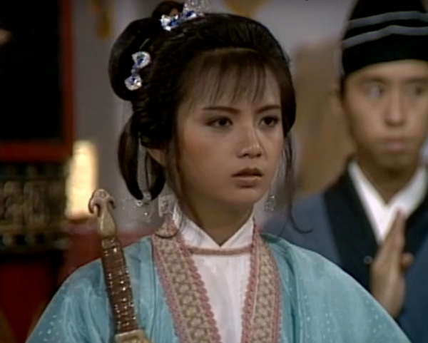 离开无线五年曾华倩发文主动征求拍戏工作古装造型最经典