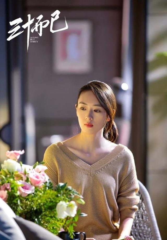 童瑶|童瑶换短发造型更像章子怡，晒剧组庆生照，或成为第二个章子怡？