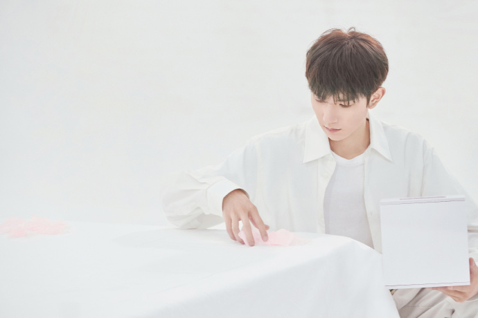 王源|王源最新mv有爆破环节！导演爆料拍摄细节，粉丝担心又敬佩