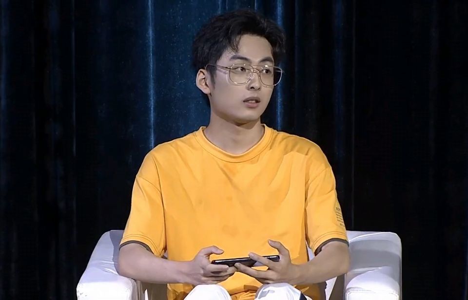 你知道这个蓝人还是一所985名校的学生吗?_腾讯新闻