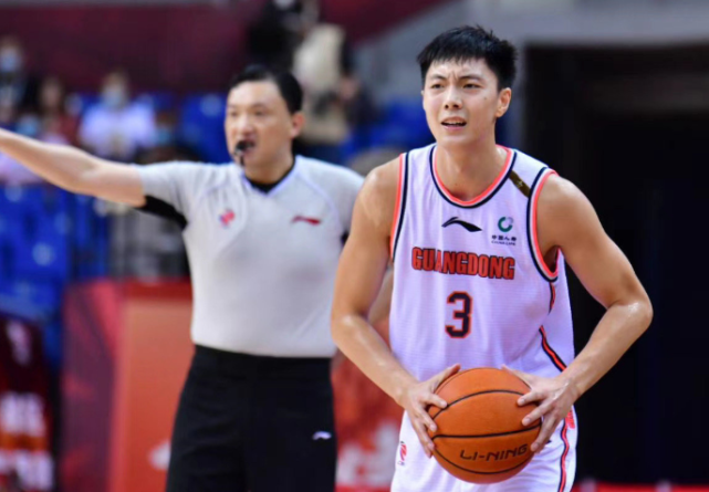 球迷排队提前祝贺广东队10冠王,夺冠概率出炉:100%