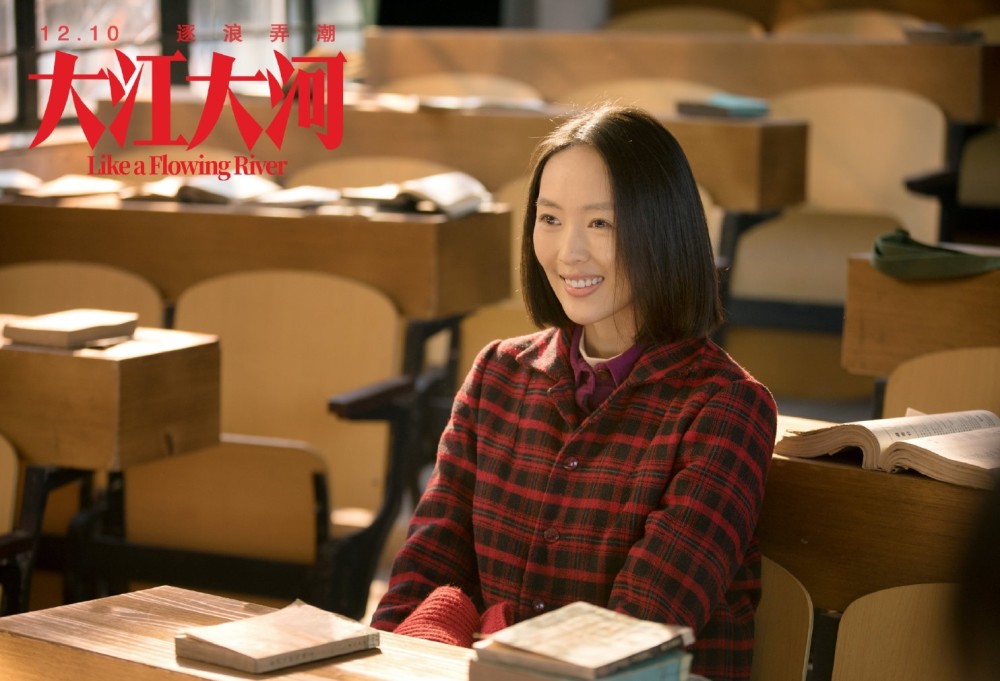 童瑶|童瑶换短发造型更像章子怡，晒剧组庆生照，或成为第二个章子怡？