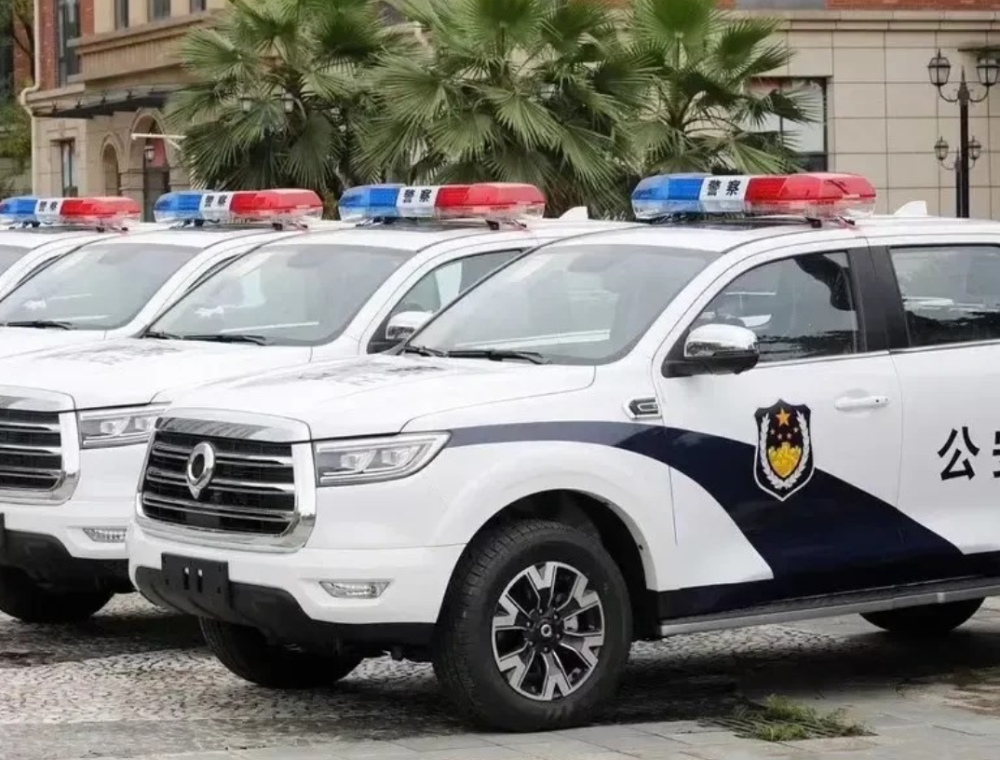 长城炮刚上市就被批量采购为公务车,一字排开的长城炮警车好帅!