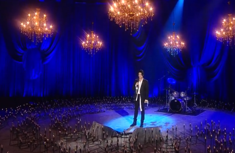 郑云龙|郑云龙风波后首登台，暴瘦后脸颊深陷、抬头纹清晰可见