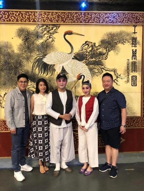 霍启刚|霍启刚41岁体验粤剧！拼命高抬腿肚腩吸睛，听郭晶晶被夸一脸骄傲