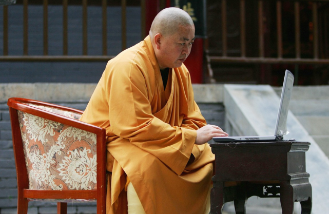 少林寺一年上亿的香火钱,究竟花到哪里?释永信方丈:我月薪700