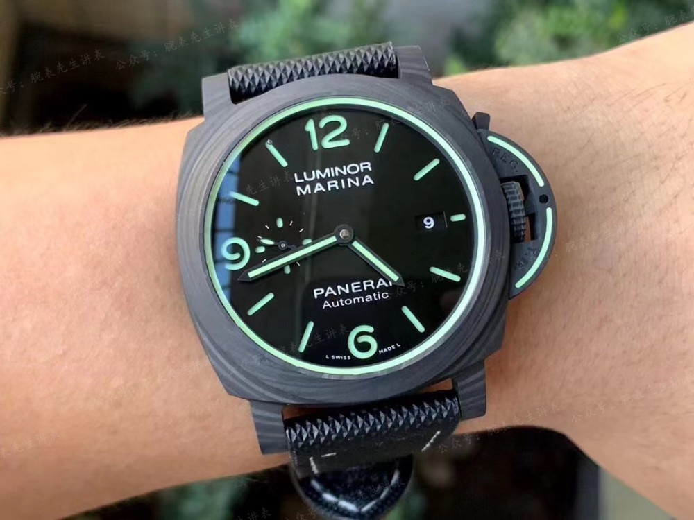 全身夜光涂层沛纳海庐米诺系列碳纤维pam1118腕表