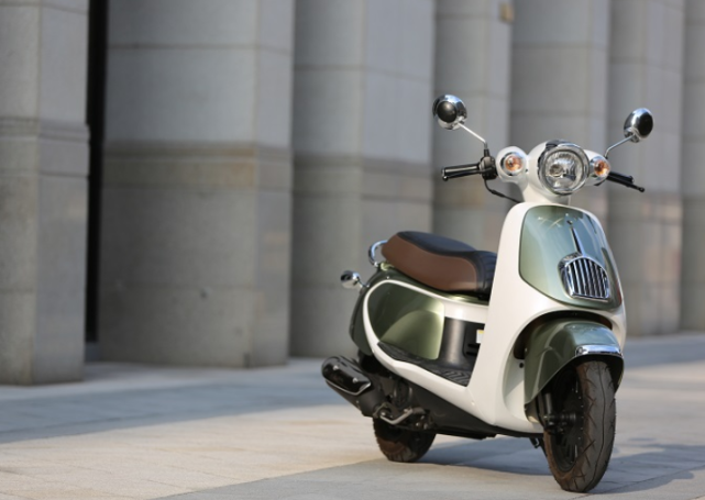 高颜值宗申复古踏板车被车友称为国产vespa售价7380元