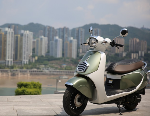 高颜值宗申复古踏板车被车友称为国产vespa售价7380元