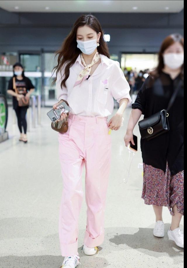 宋妍霏|宋妍霏助理手机上7个大字火了