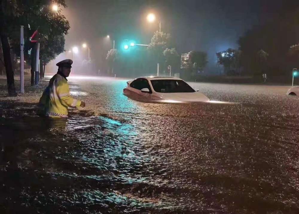 四川盆地|怪事？超级计算机预测图上，四川突现蓝格子，分析：是危险信号！