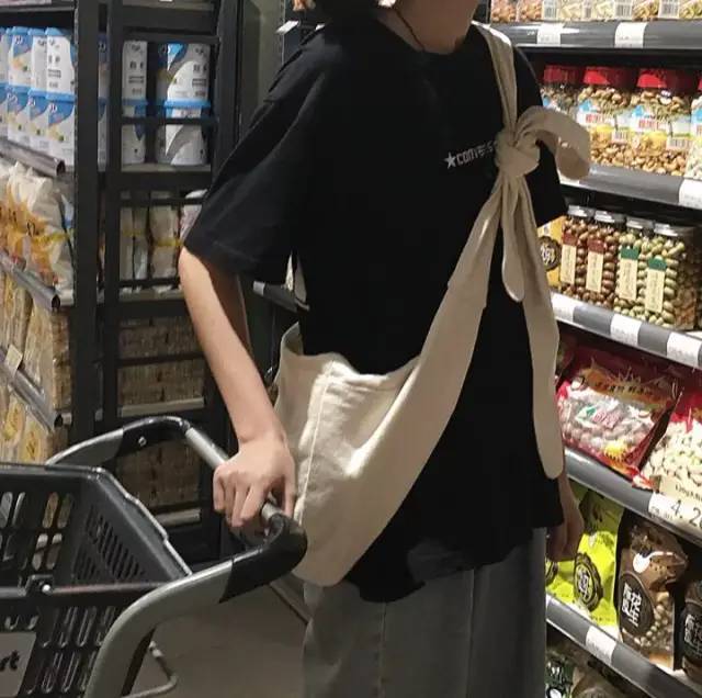 不露脸女生头像黑色系爸爸妈妈给我的不少不多刚刚好