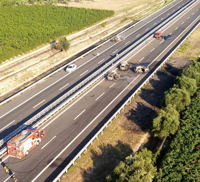 运钞车|突发！高速公路再现运钞车劫案！场面惊人，步枪、炸弹都用上了……