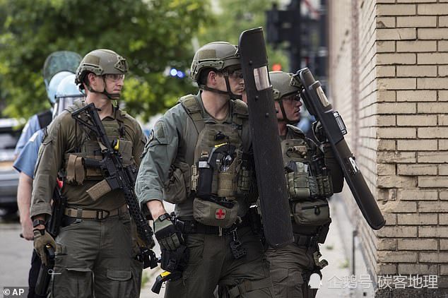 洛里·莱特富特|BLM黑人抗议者称“抢劫有理”：“抢劫是赔偿”