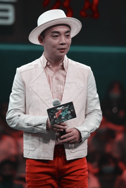 《蒙面舞王》官宣张韶涵即兴热舞 将有30位艺人蒙面挑战