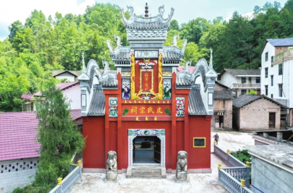 百年历史的四合院,具有白族特色的宗祠,记者走进桑植县洪家关白族乡