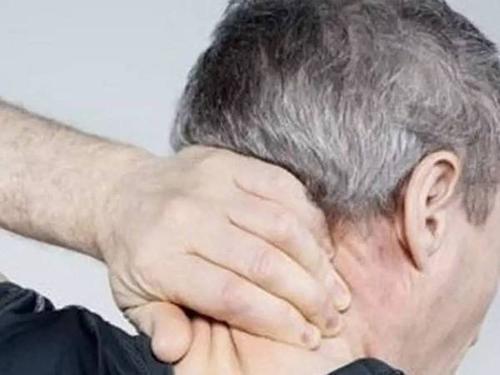 肩膀|年过五十经常肩膀疼，只是因为年龄大了吗？主要有2种原因