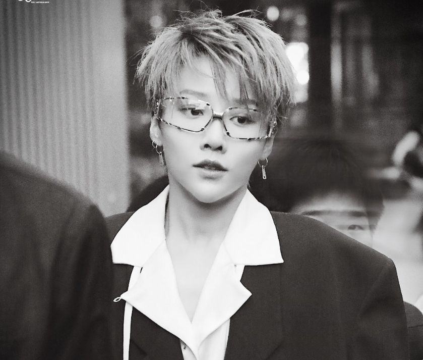 刘雨昕|刘雨昕下班照曝光，超近怼脸拍摄，皮肤状态我没看错吧