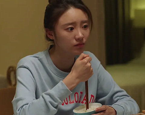 还嫌饰演"林有有"的演员衣品差?看到她穿古装,说不心动是假的