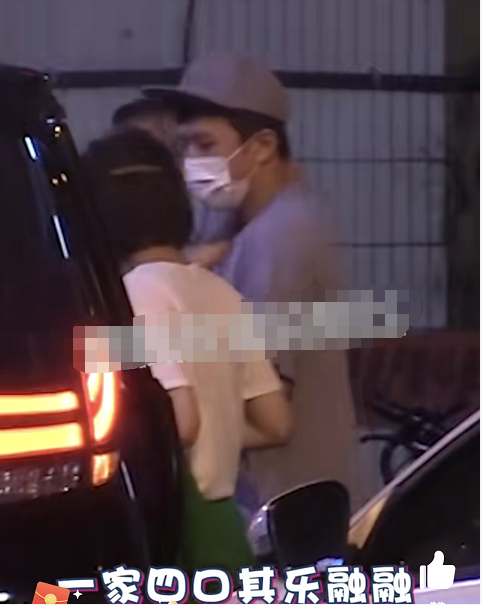邓超|孙俪夫妇携儿女外出聚餐，邓超全程抱着小花化身“女儿奴”
