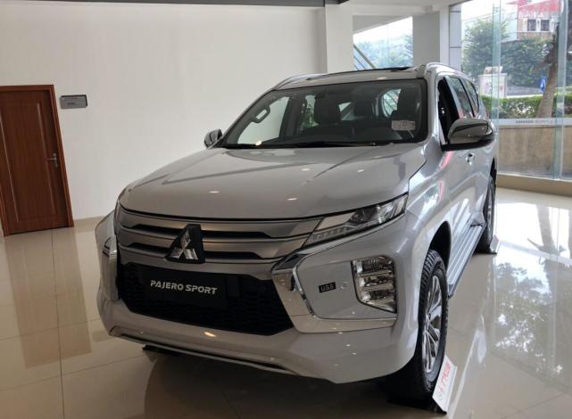 2021款三菱帕杰罗劲畅亮相专属车标6缸动力外观比霸道还帅气