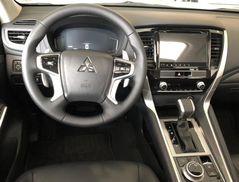 2021款三菱帕杰罗劲畅亮相专属车标6缸动力外观比霸道还帅气