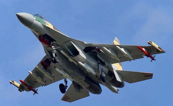 为何很少见过苏-27家族,歼-11系列使用双联挂架挂载导弹?_腾讯新闻