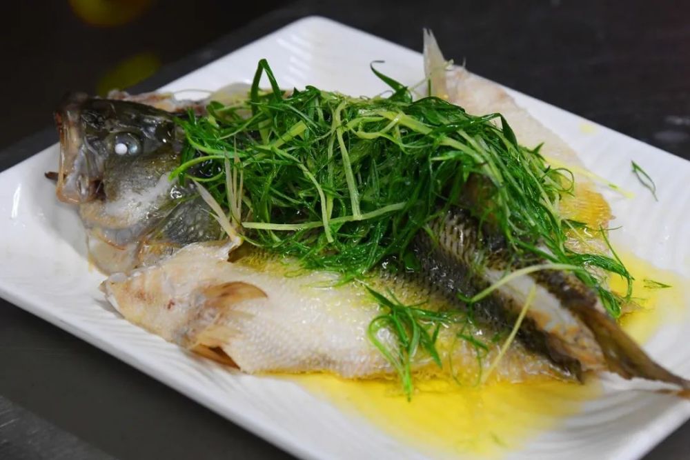 蒸西江鱼吃的就是新鲜二字