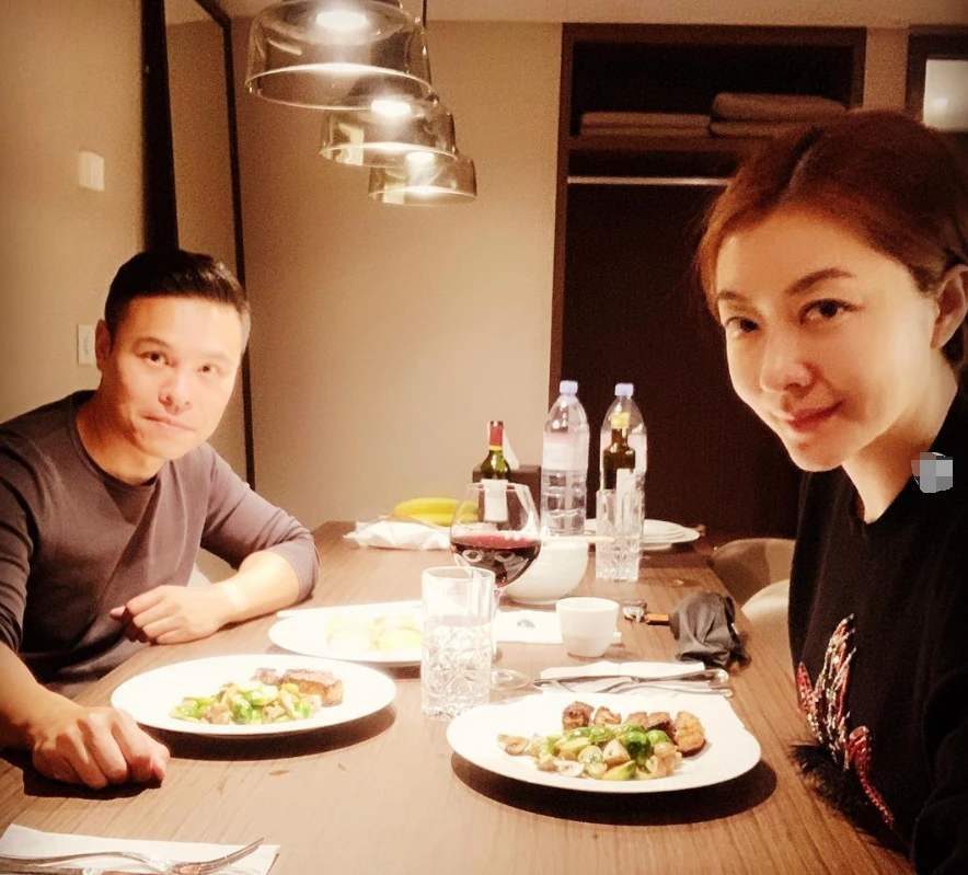 熊黛林|熊黛林懒理郭富城动态，细心为丈夫庆生，蛋糕名字暴露婚后生活