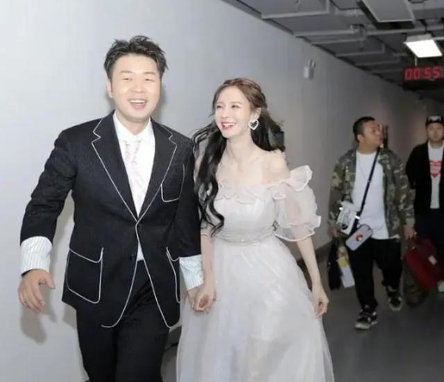 沈梦辰|沈梦辰深夜再发文，越长大越脆弱，月初刚被质疑与杜海涛感情生变