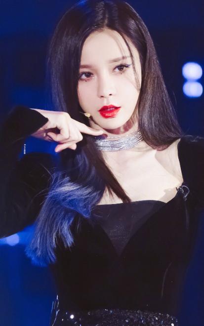 沈梦辰|沈梦辰深夜再发文，越长大越脆弱，月初刚被质疑与杜海涛感情生变