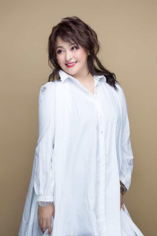 大明星王璐瑶复出玩摇滚!赫拉含青为其创作歌曲《grandvrio》_腾讯新