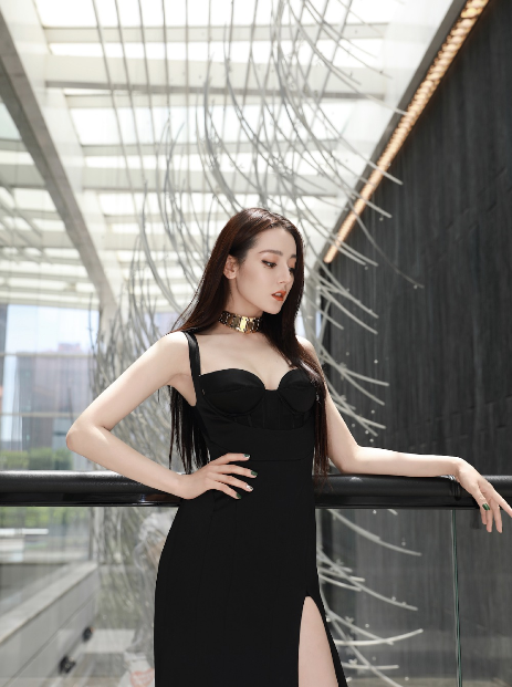 迪丽热巴|热巴杨洋新剧演情侣，一样28岁却似姐弟，网友：真的合适吗？