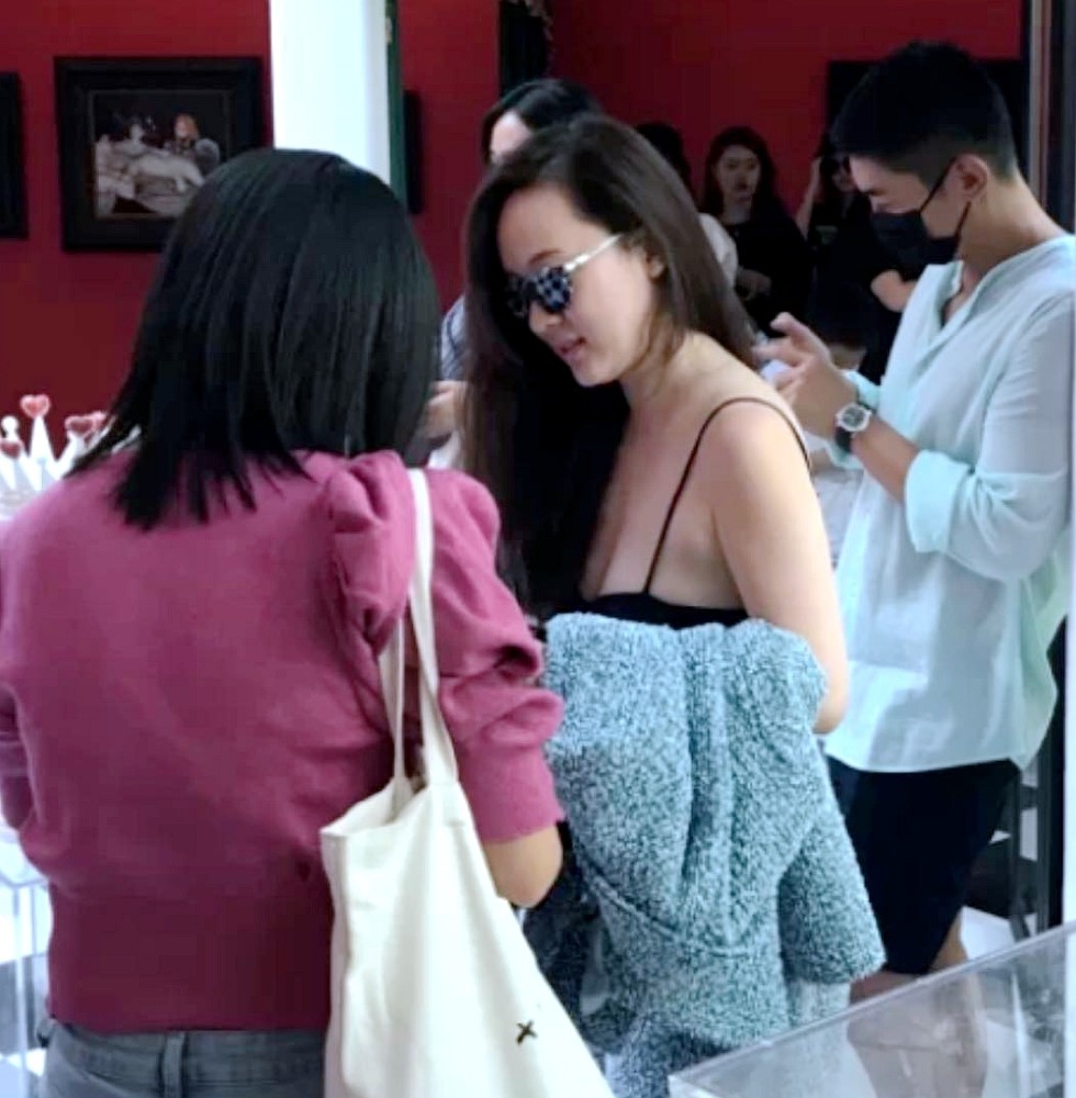 霍思燕|偶遇杜江一家，霍思燕穿吊带背心秀身材，神秘小女孩再与嗯哼同行